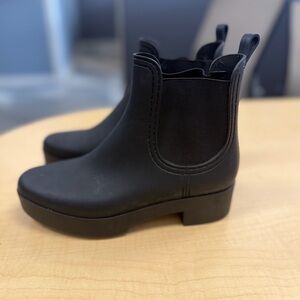 Jeffrey Campbell Cloudy Chelsea rain boots in black rubber.